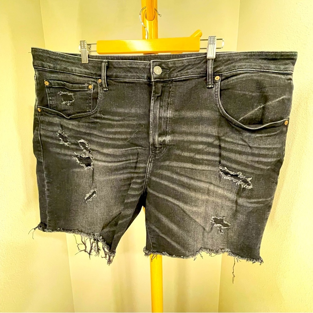 AMERICAN EAGLE OUTFITTERS - Black Denim Destroyed Shorts, Mens Size 42